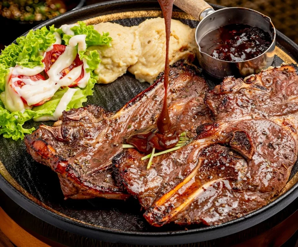 Grilled Double Lamb Chop (Black Pepper Sauce)